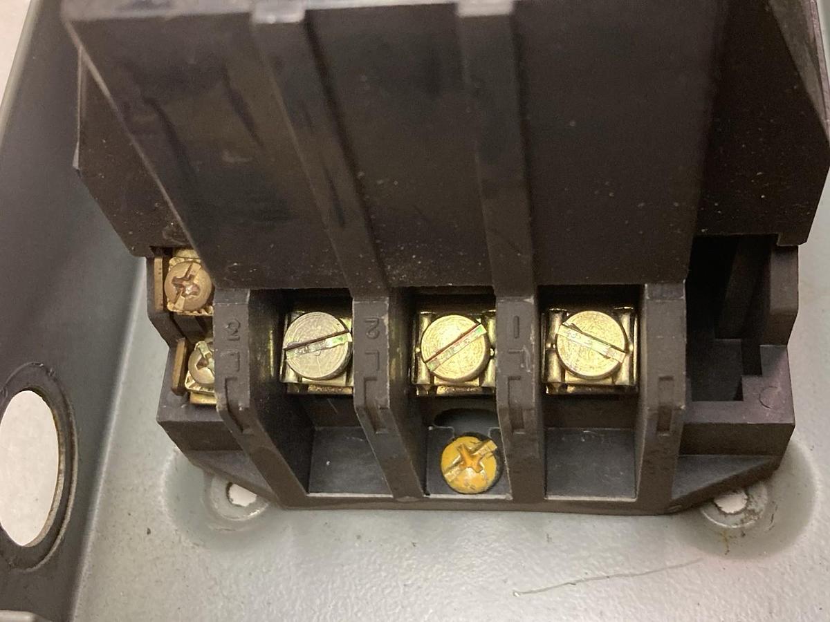 Used Squarer D,Class 2510,Manual Starter 600V Size M-0 and M-1