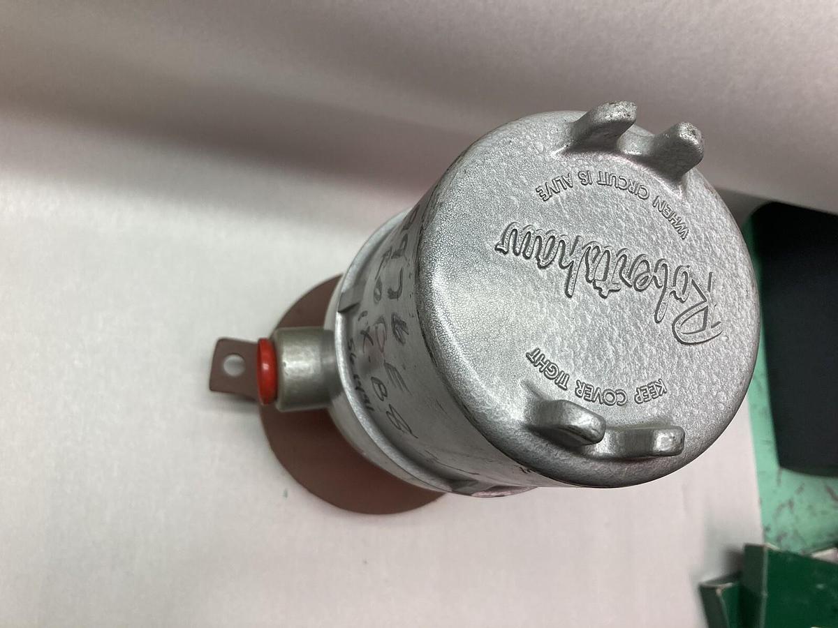 Used Robertshaw,304A-B2-A1,Level-Tek Capacitance Actuated Level Controller