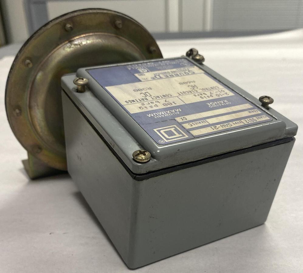 Square D,9012GAW-21,Ser C Pressure Switch NOS