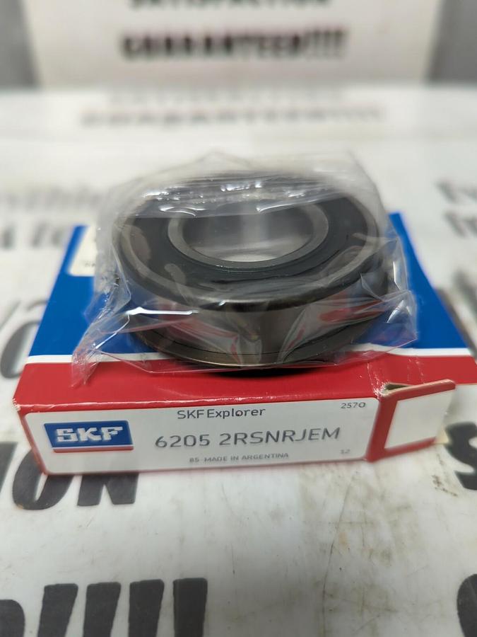 SKF,6205-2RSNRJEM,DEEP GROOVE BALL BEARING W/ SNAP RING NOS