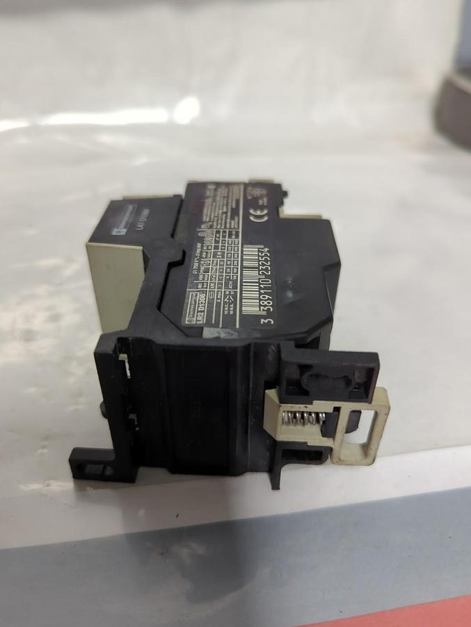 Used TELEMECANIQUE,LR2-D1306,THERMAL OVERLOAD RELAY W/ LA7-D1064 TERMINAL BLOCK