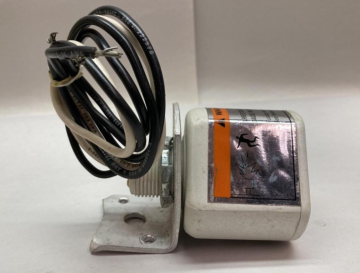 Used General Electric,9L15ECB001,2-Pole Tranquell Surge Arrester 650V