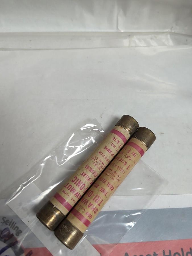Used GOULD SHAWMUT,TRS-1-6/10,TRI-ONIC 1-6/10 AMP FUSE LOT OF 2 PRE-OWNED
