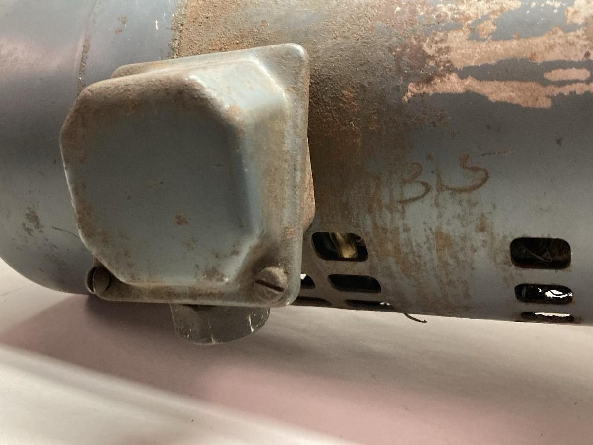 Used General Electric,7ND712AU0XAA,Gear Speed Reducer 75RPM w/Sterling Motor