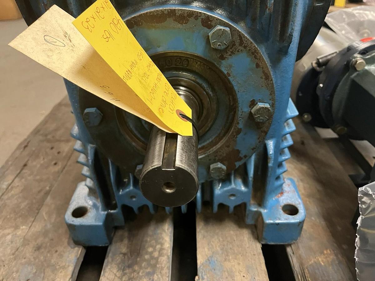 Used CONE DRIVE TEXTRON,HU60-1,GEAR DRIVE RATIO 70:1 SHAFTS 3.25" AND 1.75"