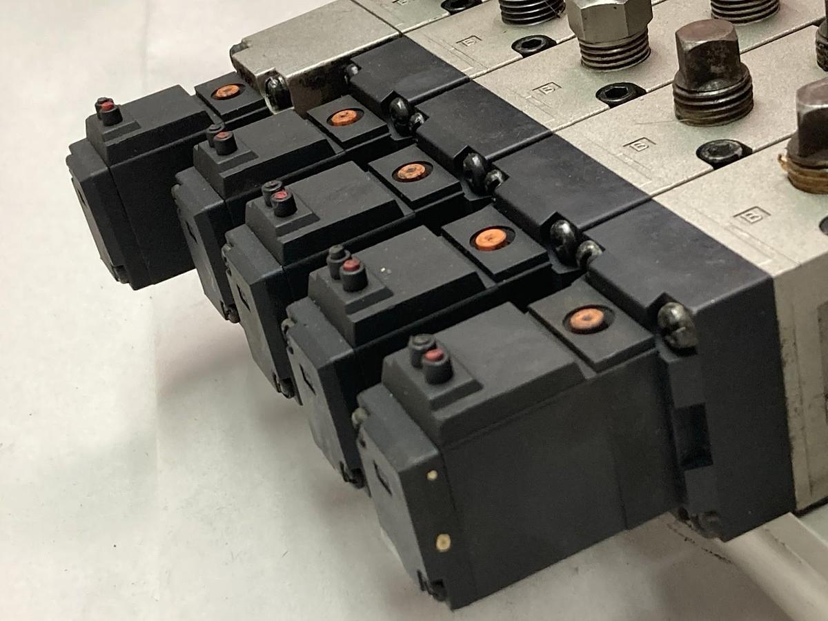 Used SMC,VF5220-5G-02,Valve Block