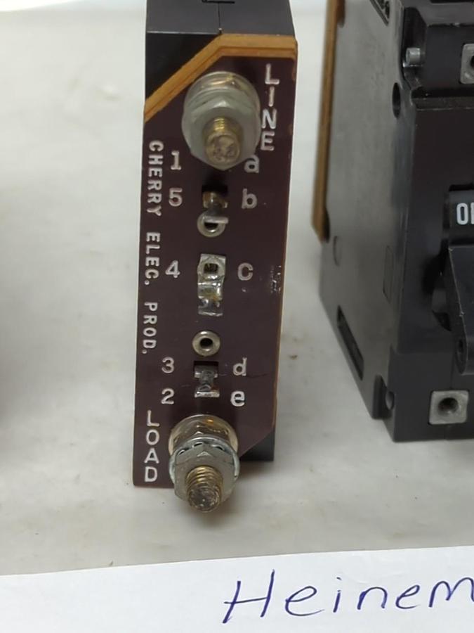 Used HEINEMANN,AM1-Z174-4,CIRCUIT BREAKER 10A 125VAC LOT OF 5 PRE-OWNED