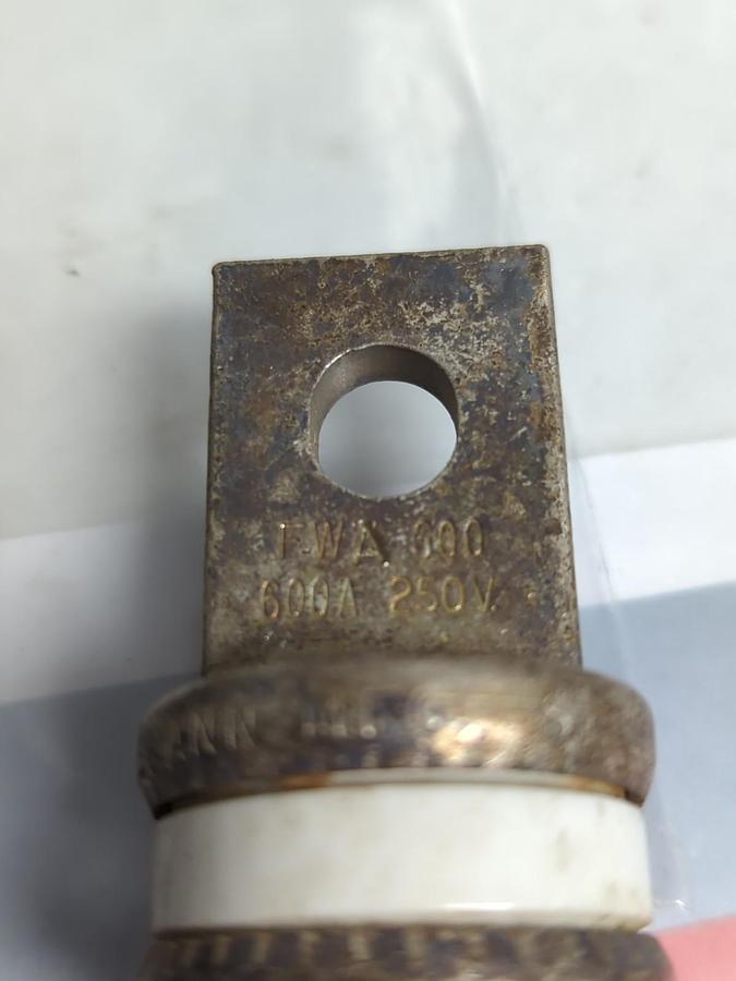 Used COOPER BUSSMANN,FWA600,SEMICONDUCTOR 600 AMP FUSE LOT 3 OF PRE-OWNED