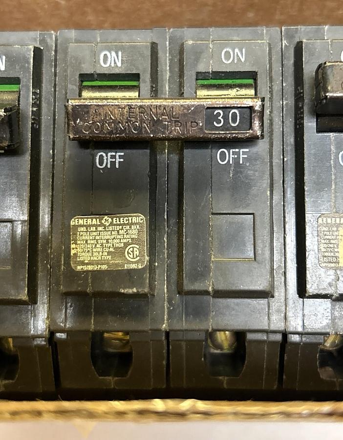 Used GENERAL ELECTRIC,NP1578013P105,CIRCUIT BREAKER 30A 120/240V 2P LOT OF 5