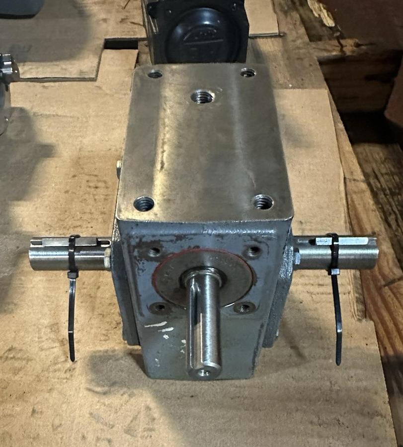 Used Hub City,0220-60902-211,Model 211 10:1 Ratio Gearbox Style A