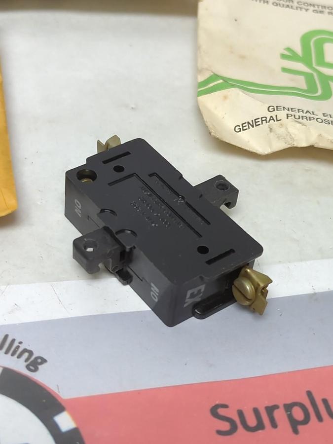GENERAL ELECTRIC,CR105X300P,SINGLE CIRCUIT AUXILIARY CONTACT KIT NOS