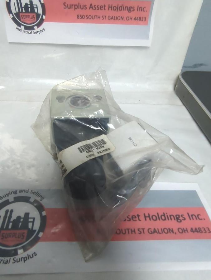 NUMATICS,R32R-06G,REGULATOR 3/4 INCH WITH GAUGE NOS