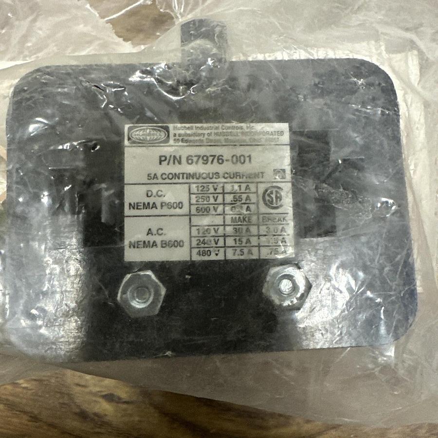 Used Hubbell,67976-001,Auxilliary Contact Block 5A Continuous Current