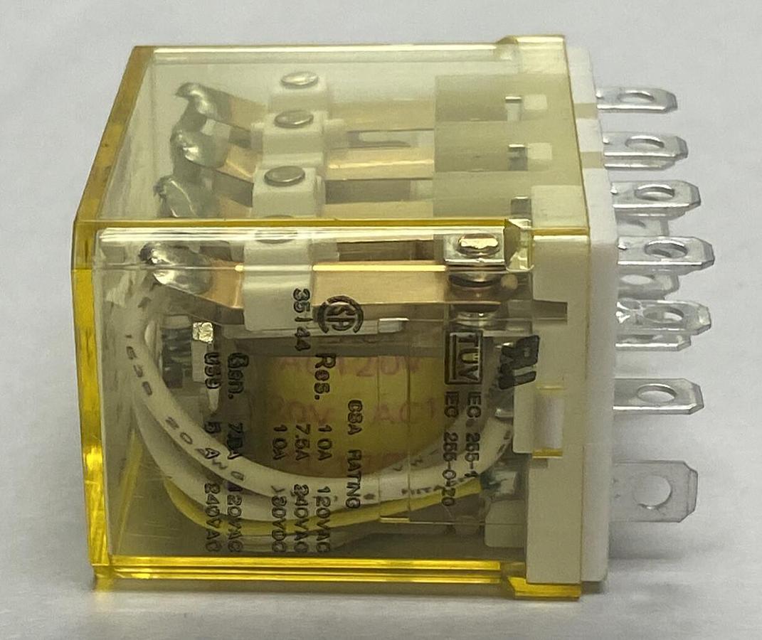 IDEC,RH4B-UL,RELAY 10A 120V NOS