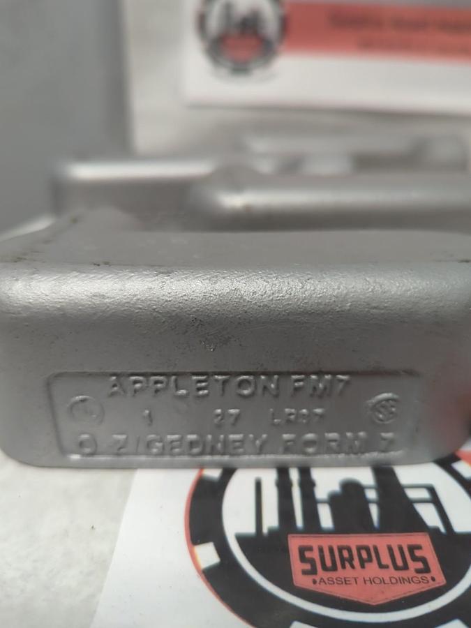 APPLETON,LR37,CONDUIT OUTLET BODY 1 INCH FM7 LOT OF 4 NOS