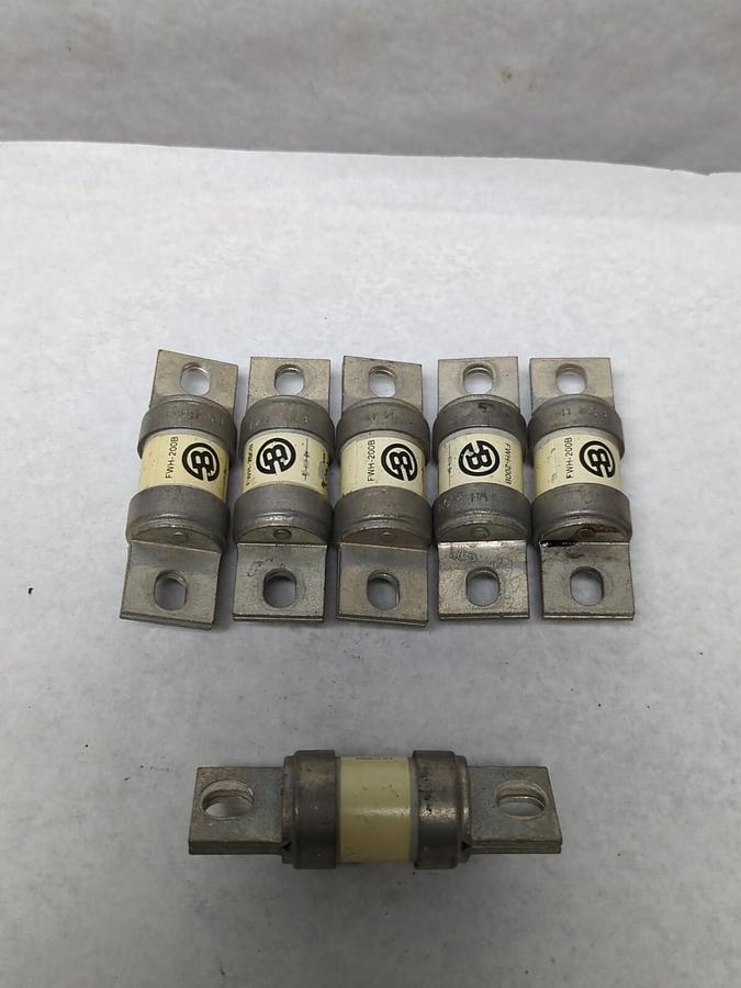 Used COOPER BUSSMANN,FWH-200B,SEMI-CONDUCTOR 200 AMP FUSE LOT OF 6 PRE-OWNED