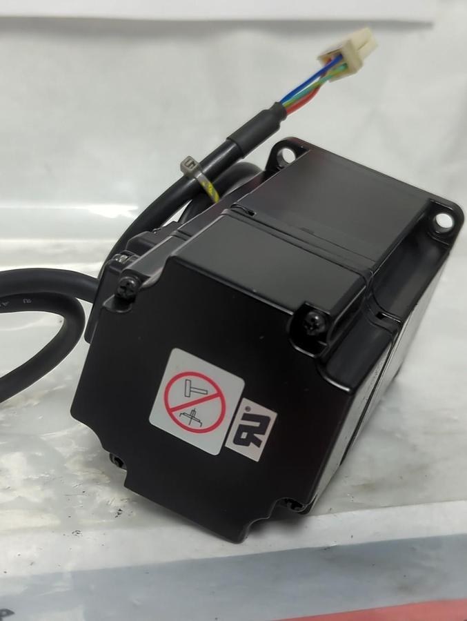 YASKAWA,SGMAS-04AGA-SU12,SERVO MOTOR W400 V200 A2.6 NOS