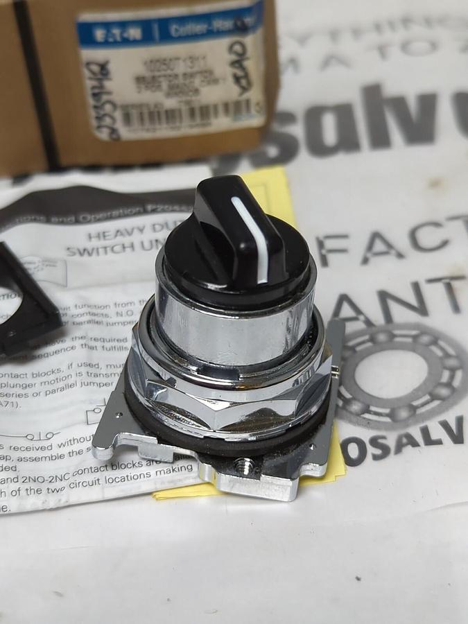 EATON CUTLER HAMMER,10250T1311,2 POSITION SELECTOR SWITCH WITH KNOB