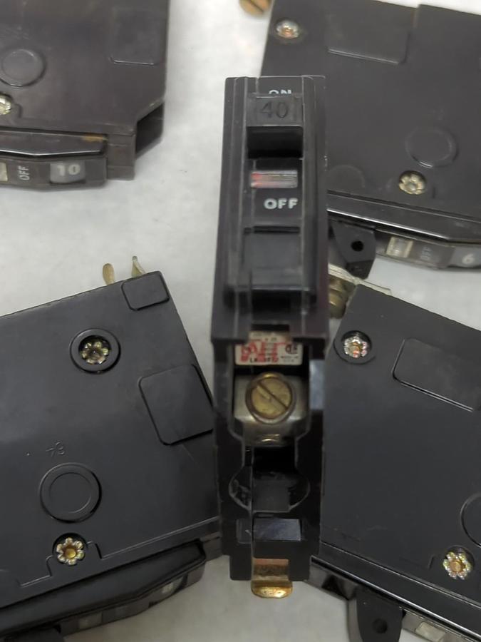 Used SQUARE D,QOB140,CIRCUIT BREAKER 40 AMP 1-POLE LOT OF 8 PRE-OWNED