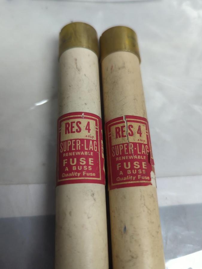 COOPER BUSSMANN,RES-4,RENEWABLE FUSE 4 AMP LOT OF 2 PRE-OWNED