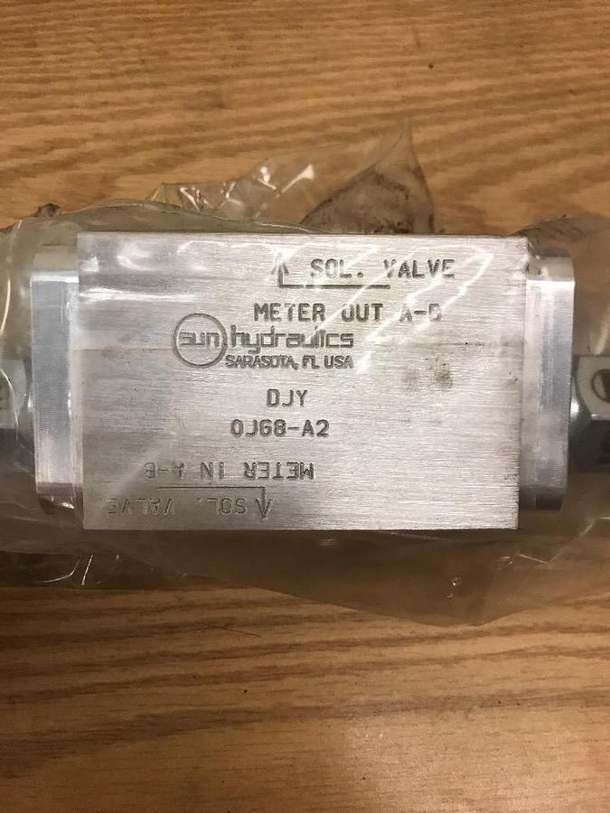 SUN HYDRAULICS,DJY-OJ68-AY,VALVE CONTROL MANIFOLD NEW