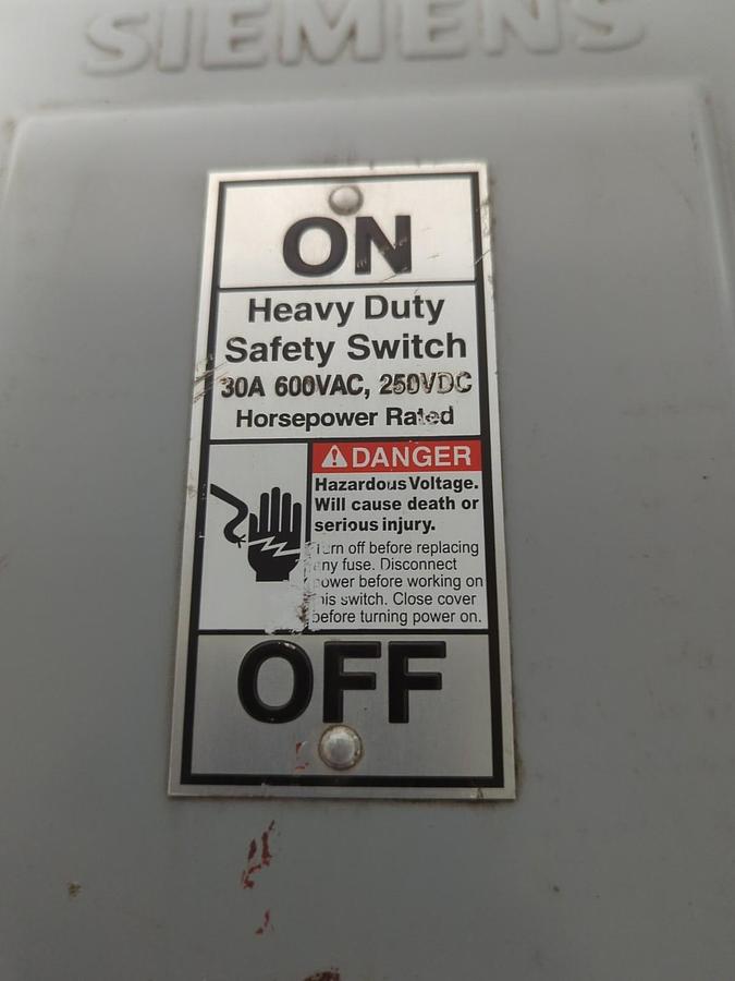 Used SIEMENS,HNF361,HEAVY DUTY SAFETY SWITCH 30 AMP 250V NEMA 1 TYPE VB II
