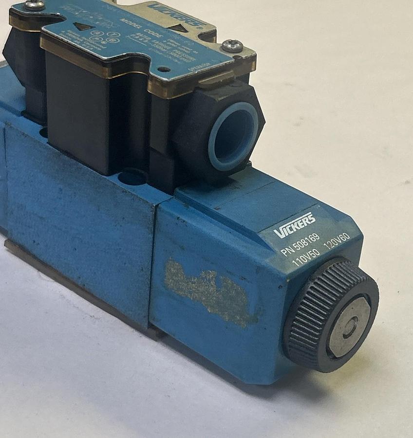 Used VICKERS,DG4V-3-6C-M-FW-B6-60,DIRECTIONAL CONTROL VALVE