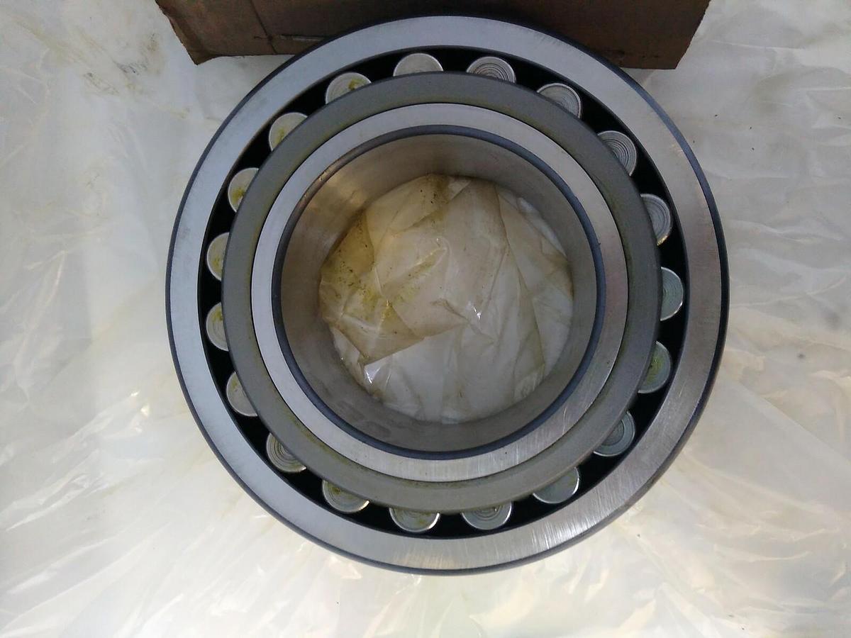 SKF,23228 CC/W33,Spherical Roller Bearing NOS