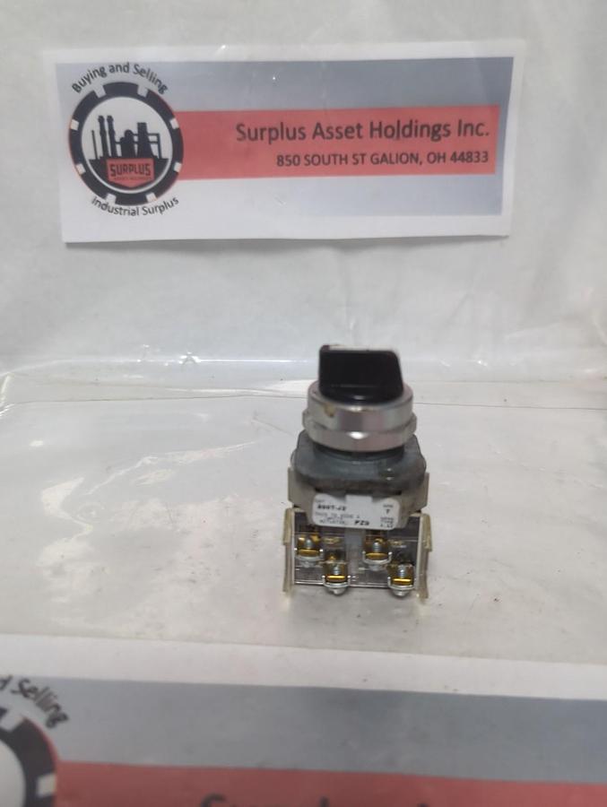 Used ALLEN BRADLEY,800T-J2,SERIES T SELECTOR SWITCH PRE-OWNED