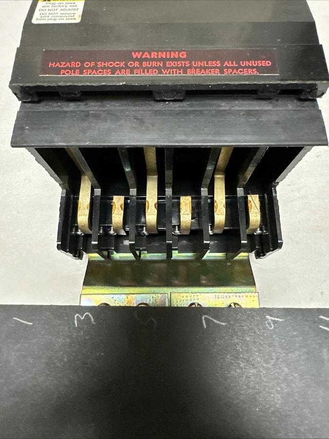 Used Square D,HQ0206AC,Adapter 240VAC