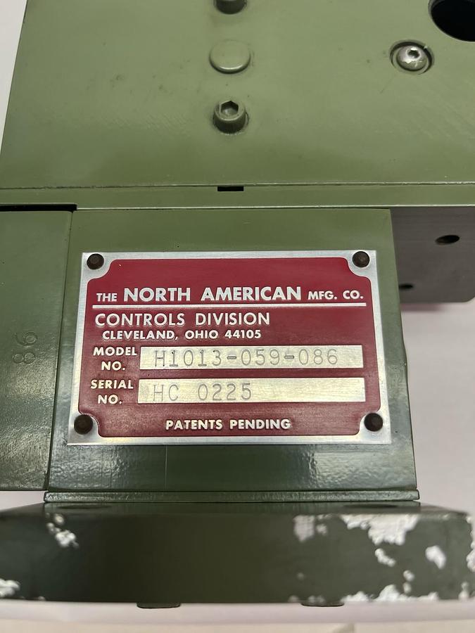 Used NORTH AMERICAN,H1013-059-086,VALVE BLOCK