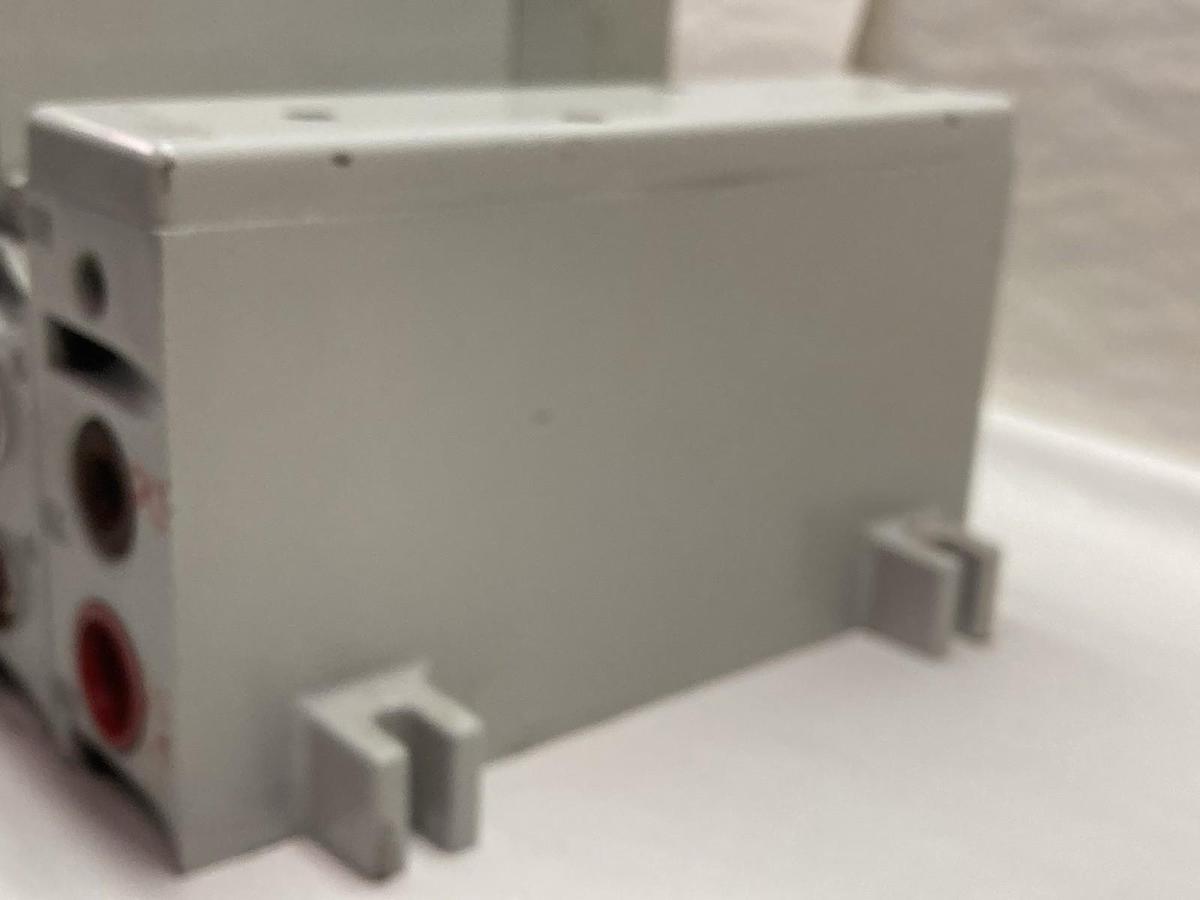 Used SMC,353BB5Z2MN0006,Pneumatic Valve Block