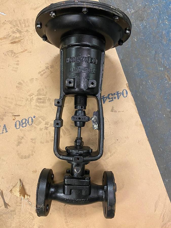 Used Honeywell,859104-1020-1A1-PDE-006,1-1/4 inch Actuator Valve REGULATOR 250