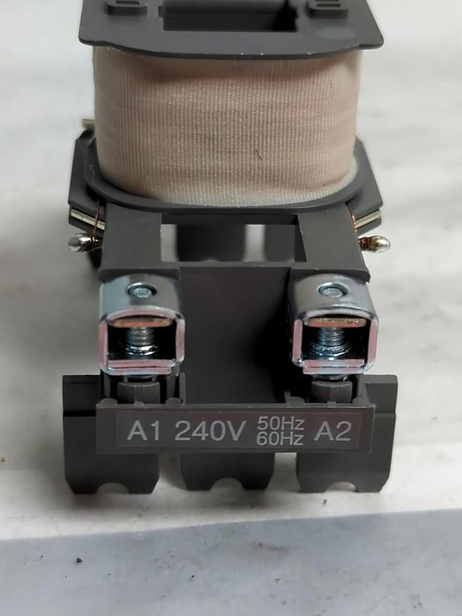 Used CERUS,MC-9-32,MINI CONTACTOR COIL 240V 50/60HZ PRE-OWNED