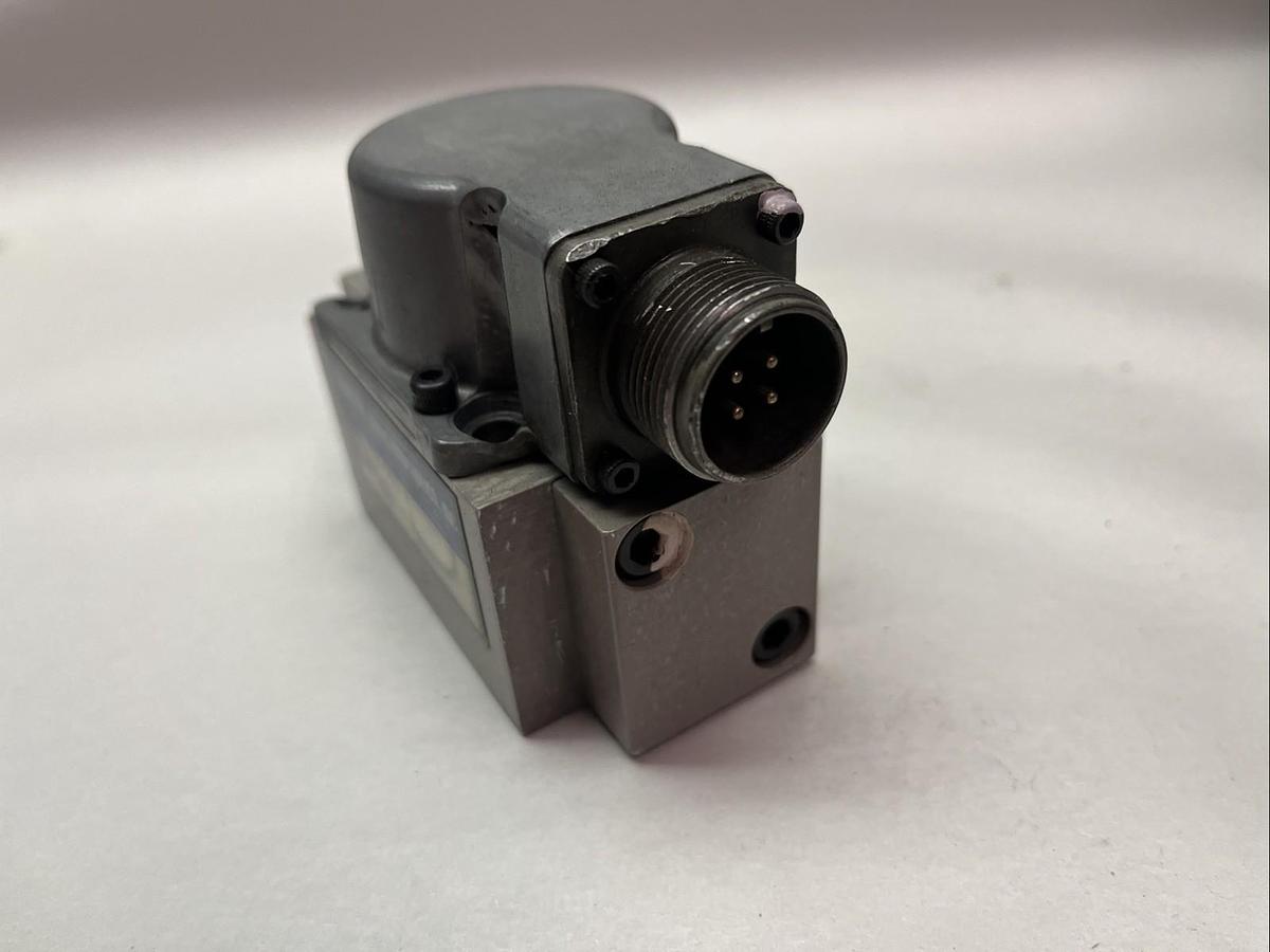 Used INDUSTRIAL SERVO HYDRAULICS,77-553,SERVO VALVE