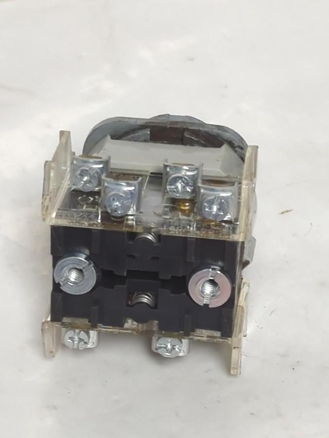 Used ALLEN BRADLEY,800T-J2,SERIES T SELECTOR SWITCH BODY ONLY PRE-OWNED