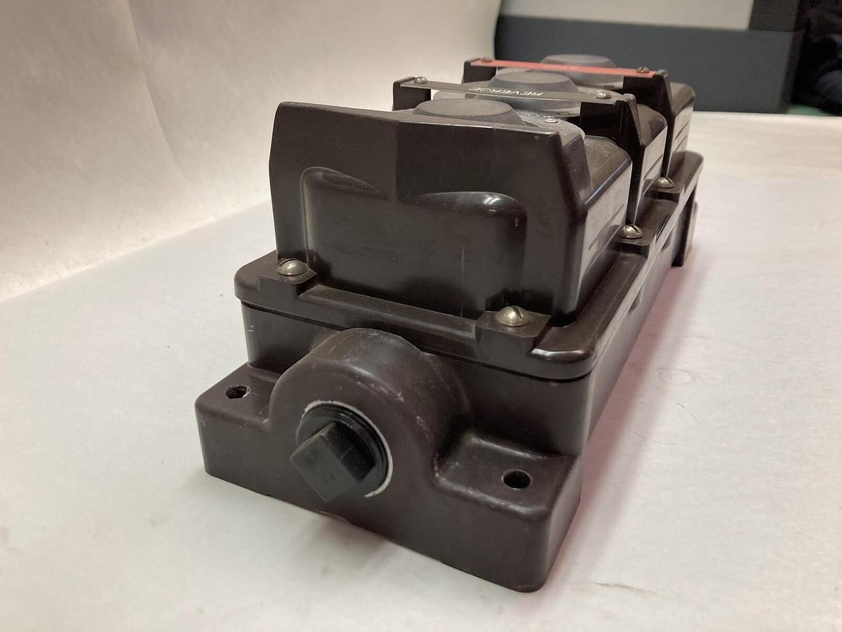 Used Cutler Hammer,Open/Close/Stop,Push Button Module