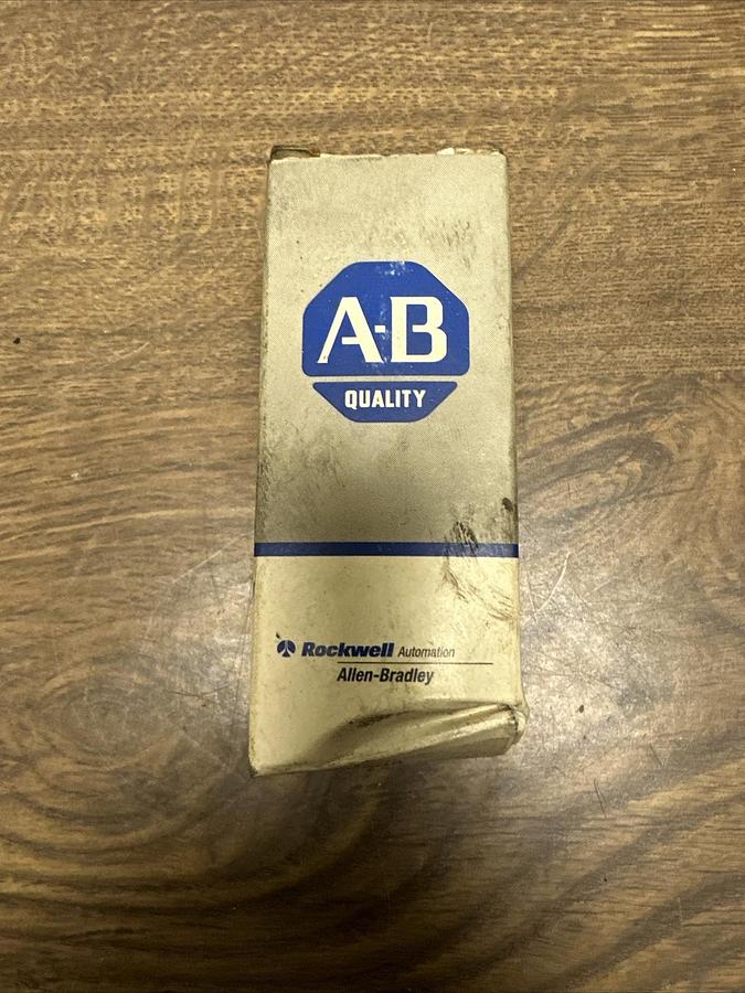 Allen Bradley,800MR-A2A,Small Round Push Button Black