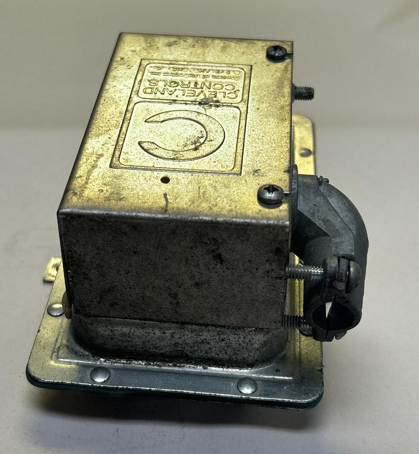 Used CLEVELAND CONTROLS,AFS-222,AIR PRESSURE SENSING SWITCH