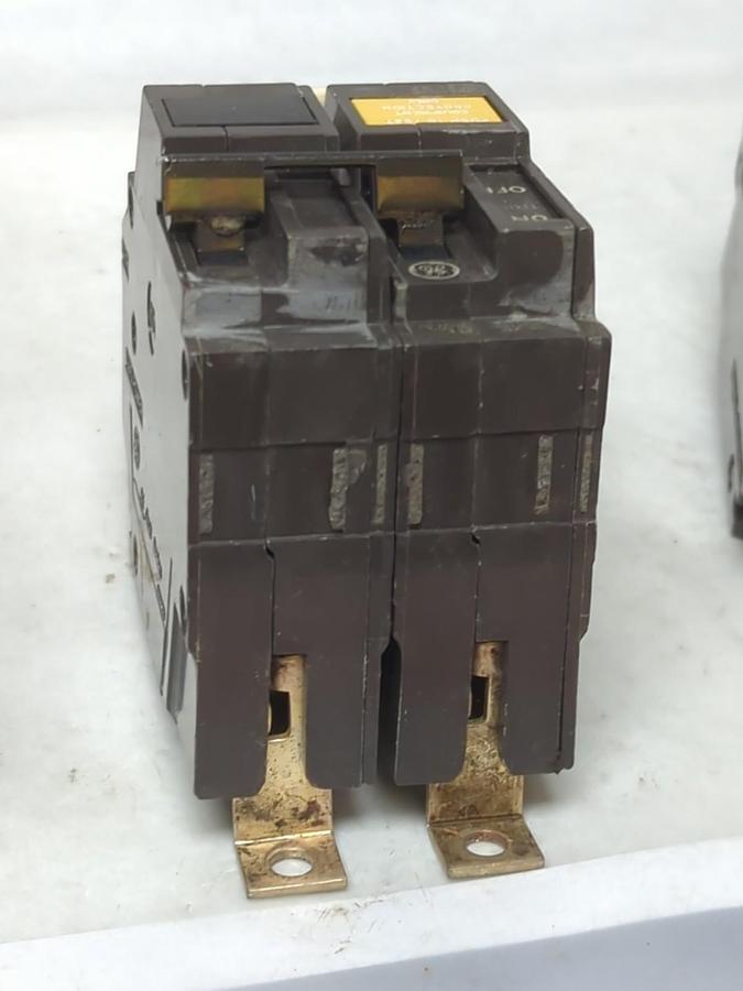 Used GENERAL ELECTRIC,THQB2130GF,CIRCUIT BREAKER  30AMP 2-POLE LOT OF 2 PRE-OWNED