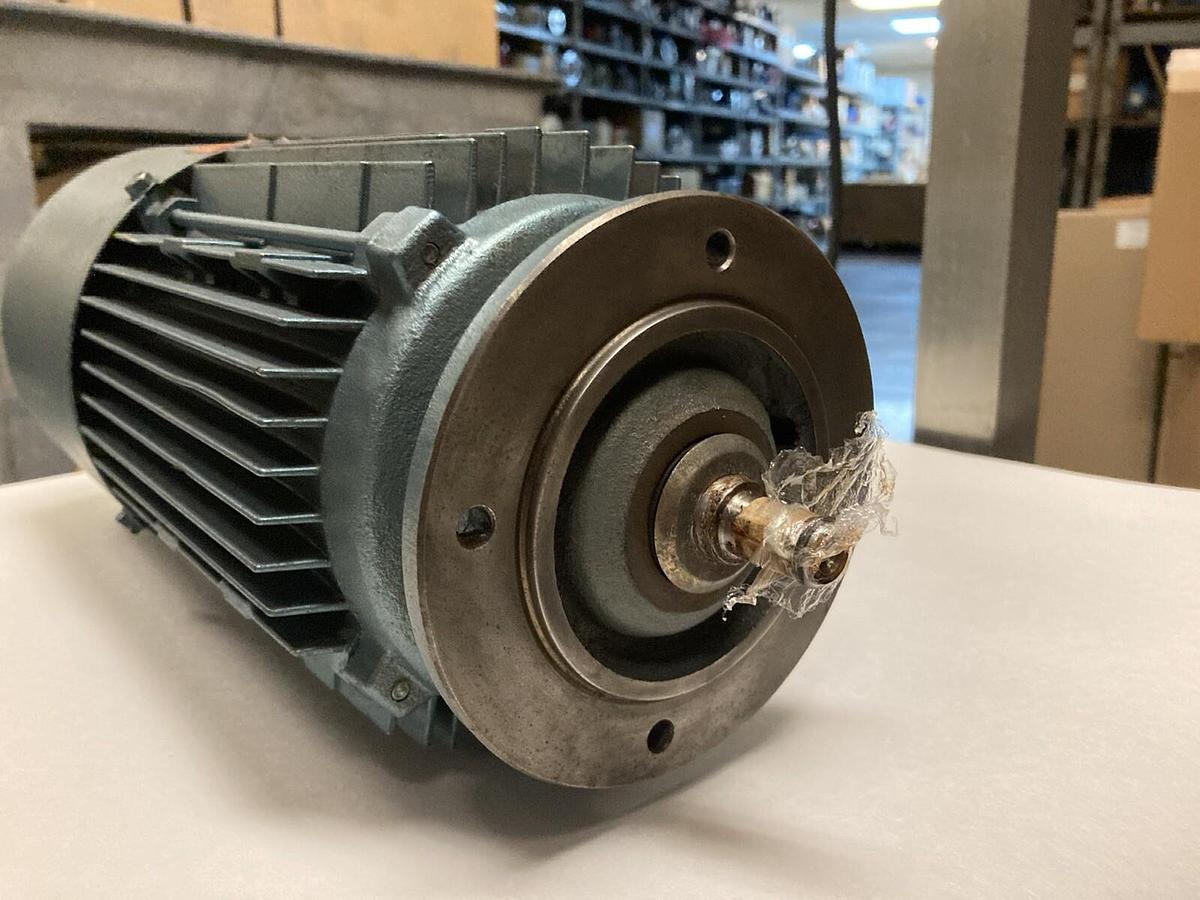 Used Sew-Eurodrive,DFT80K6BMG05HR,0.5 HP Gearmotor 1140 RPM 230YY/460Y Volts