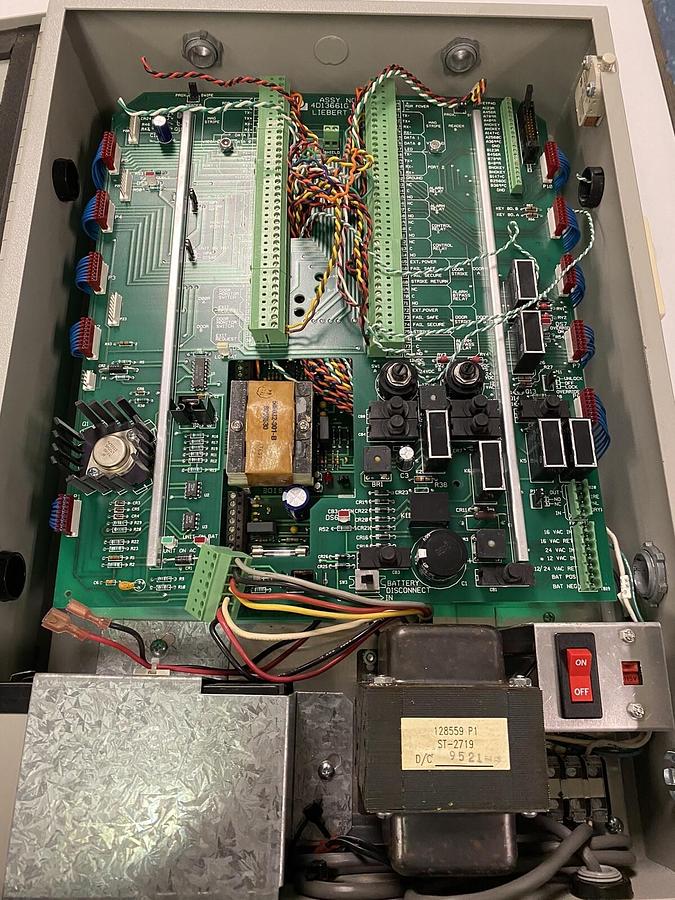 Used LIEBERT ACM45U ACCESS CONTROL PANEL133493G6 120/240V 1PH