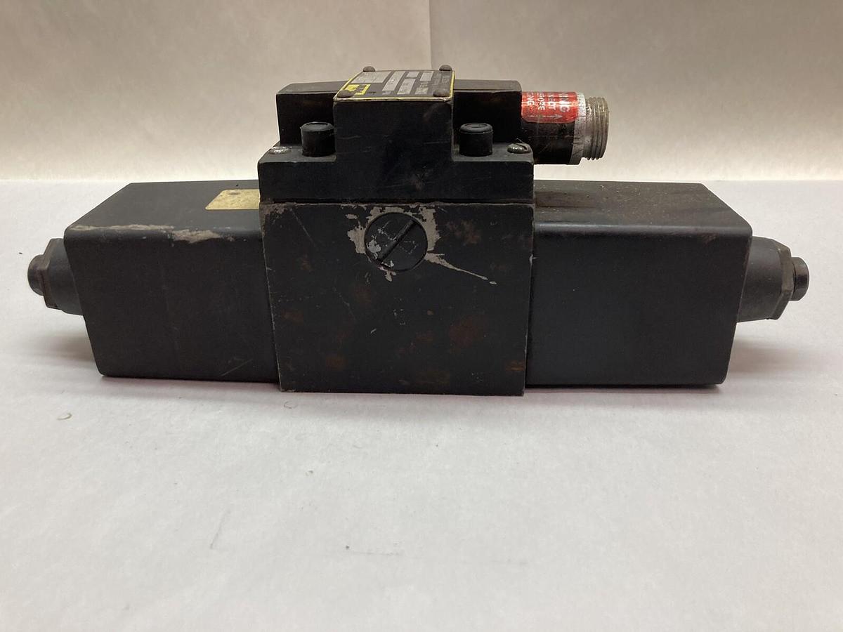 Used Parker,D3W1C56Z,Single Solenoid Directional Valve 250VDC 3000PSI Max
