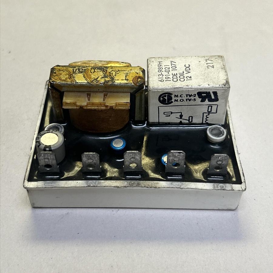 Used THERMALOGIC,AA3001,TEMPERATURE CONTROLLER 50-600F 120V