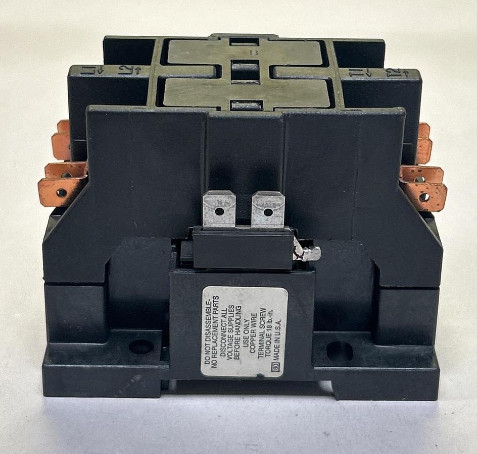 Used SQUARE D,8910DP22V14,CONTACTOR 24V
