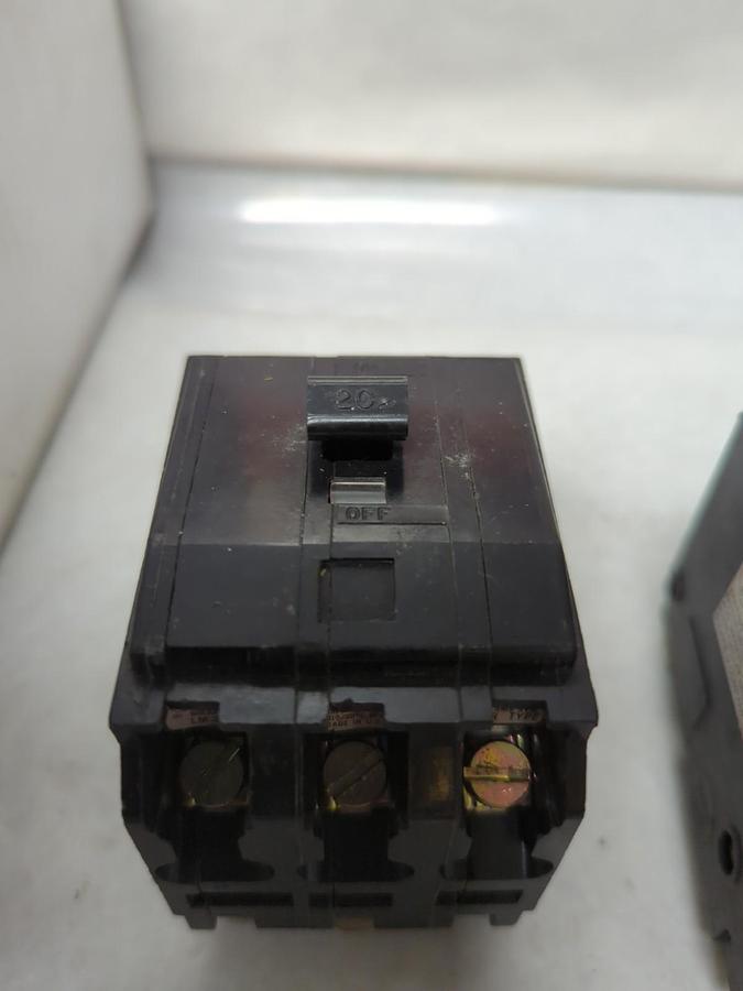 Used SQUARE D,QO320,CIRCUIT BREAKER 3-POLE 20 AMP LOT OF 2 PRE-OWNED