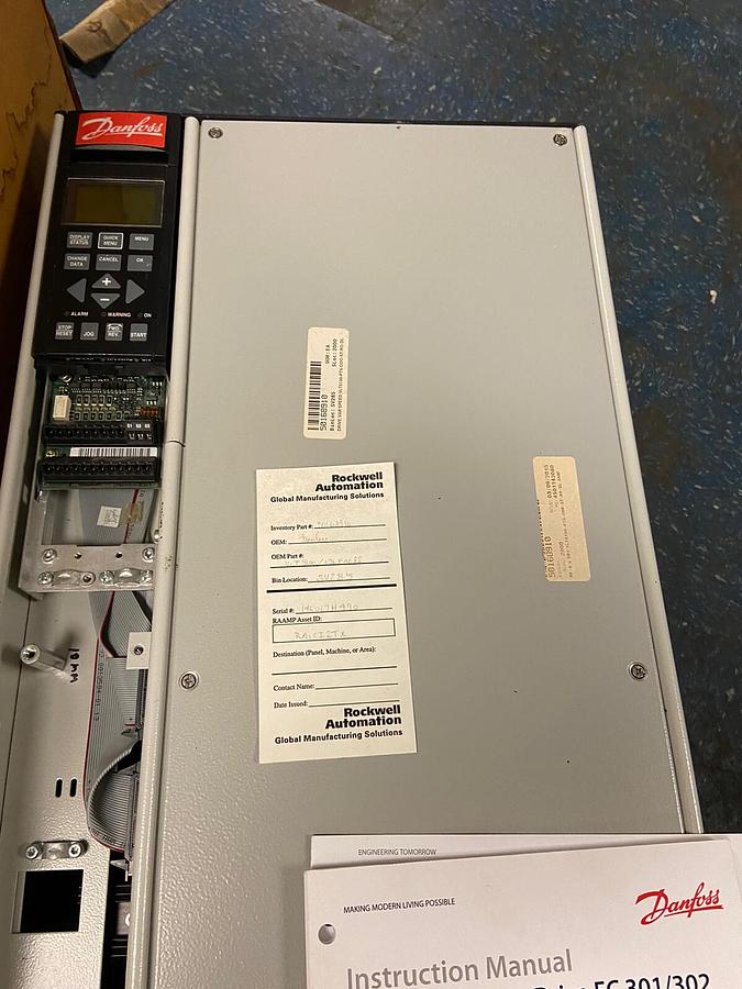 Used Danfoss,VLT5100-PT5-COO-ST-RO-DL-F00A00CO,100Hp 174A AC Variable Speed Drive