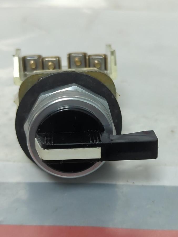 Used ALLEN BRADLEY,800T-J19,SERIES N SELECTOR SWITCH PRE-OWNED