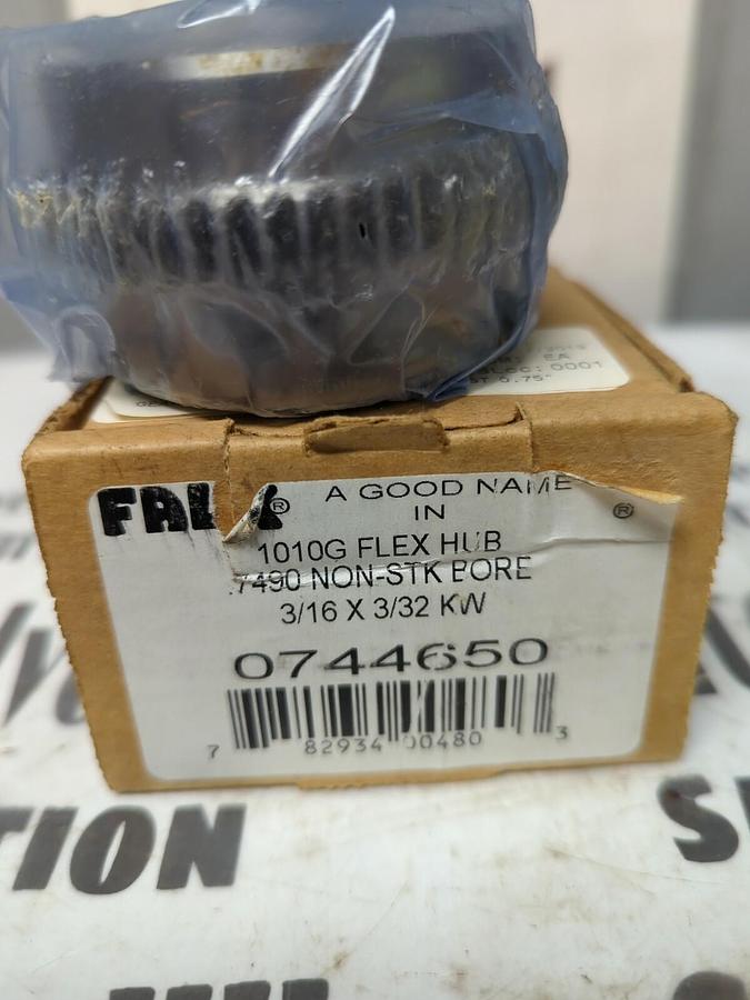 FALK,1010G,FLEX HUB 7490 NON-STROKE BORE 3/16X3/32 KW NOS