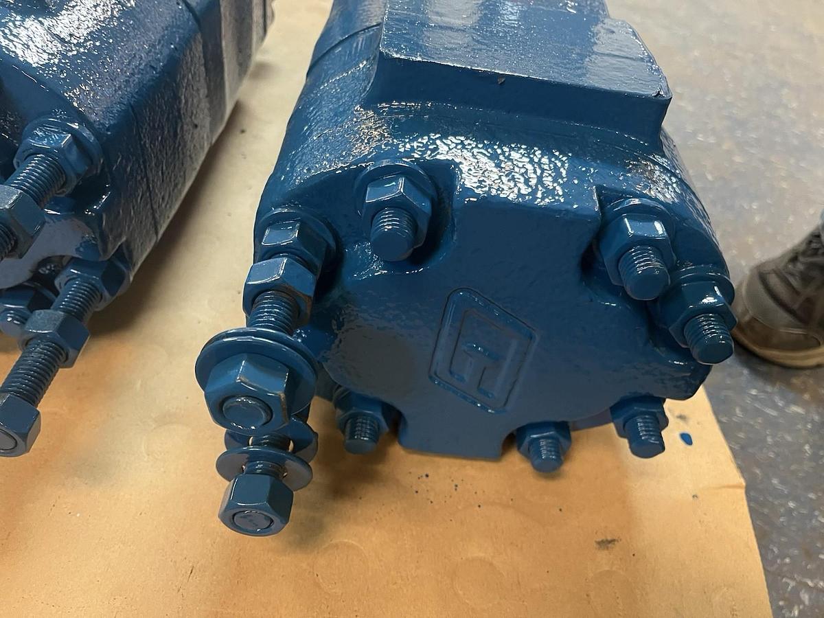 Used COMMERCIAL INTERTECH,D80433,HYDRAULIC VALVE FLOW DIVIDER